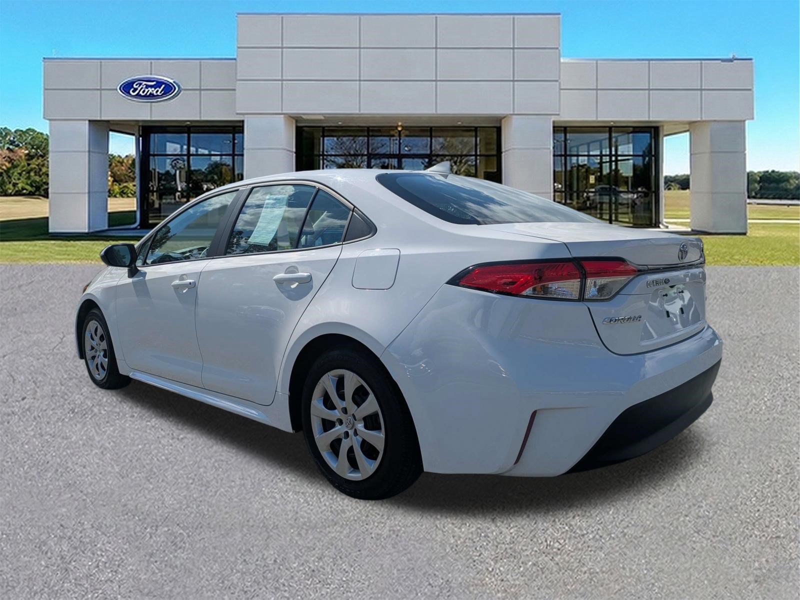 Used 2025 Toyota Corolla LE FWD image 6