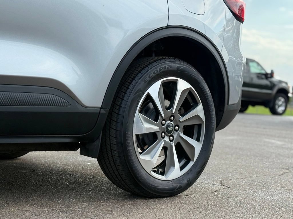 Certified 2024 Ford Escape Platinum AWD/4WD image 40