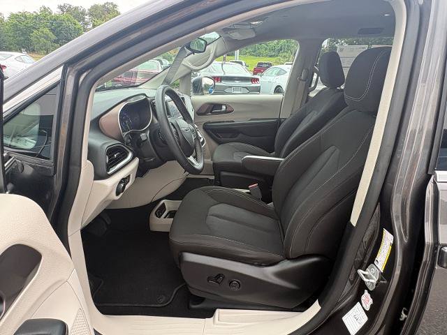 Used 2023 Chrysler Voyager LX FWD image 11