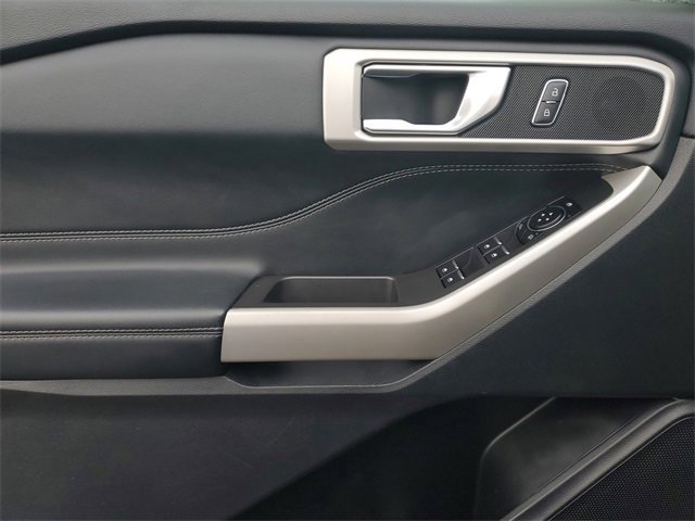 Certified 2022 Ford Explorer XLT w/ Equipment Group 202A image 9