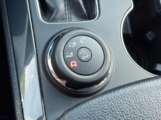 Certified 2018 Ford Explorer XLT w/ Equipment Group 202A image 25