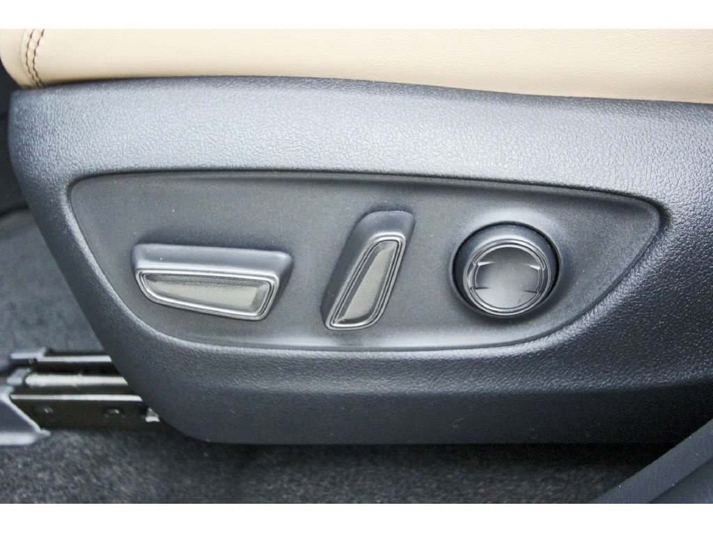 Used 2025 Toyota RAV4 XLE Premium w/ Blackout Package (GST) FWD image 32
