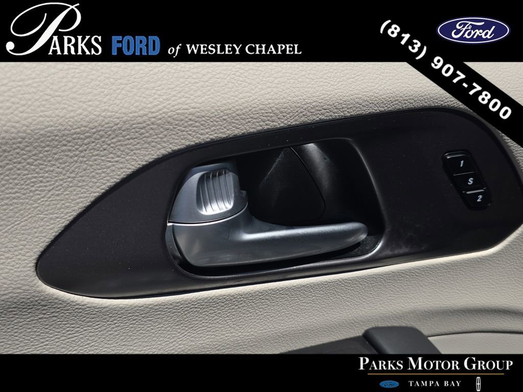 Used 2024 Chrysler Pacifica Touring-L FWD image 18