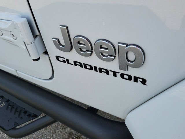 Used 2022 Jeep Gladiator Overland AWD/4WD image 11
