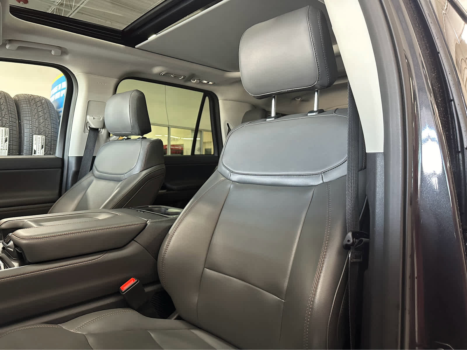 Certified 2025 Ford Expedition Active image 24