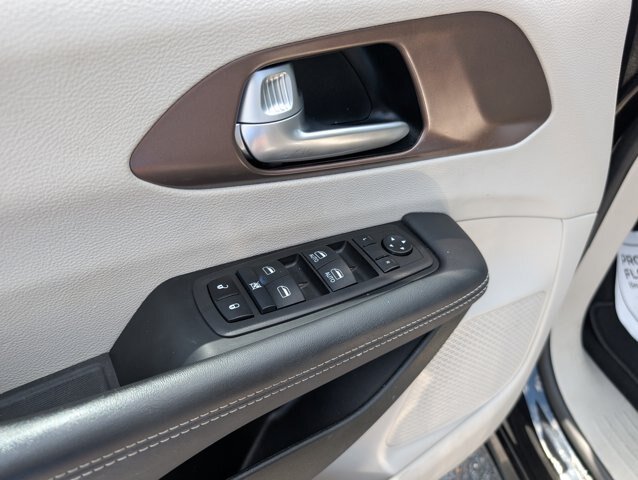 Used 2024 Chrysler Voyager LX FWD image 9