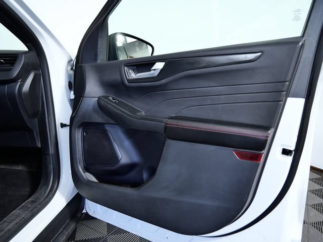Certified 2024 Ford Escape ST-Line w/ Tech Pack #1 AWD/4WD image 9