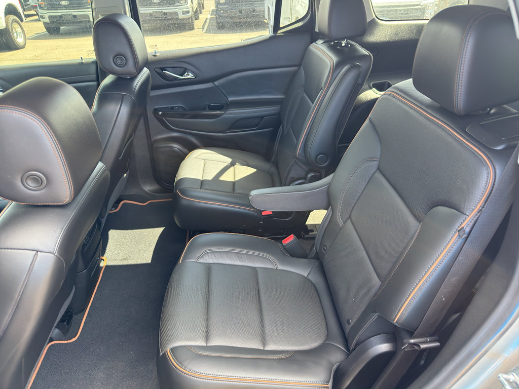 Used 2022 GMC Acadia AT4 w/ Technology Package AWD/4WD image 9