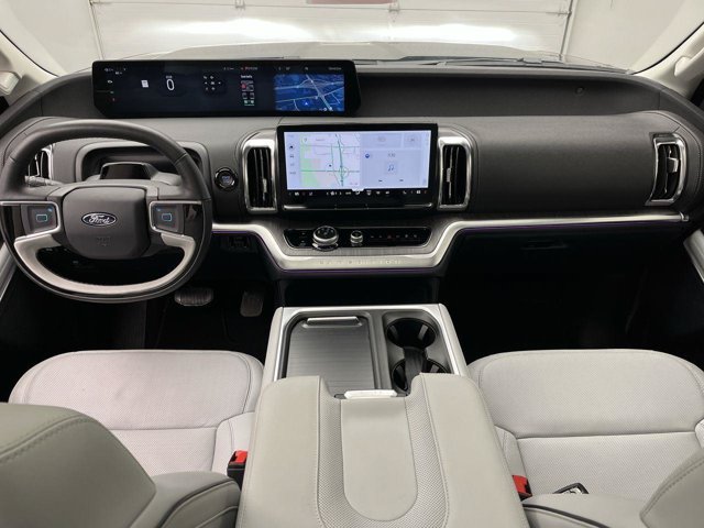 Certified 2025 Ford Expedition Platinum w/ Platinum Ultimate Package AWD/4WD image 4