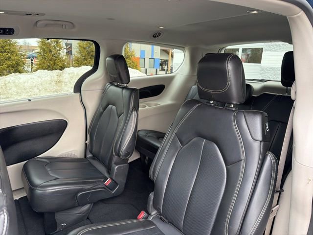 Used 2023 Chrysler Pacifica Touring-L image 24