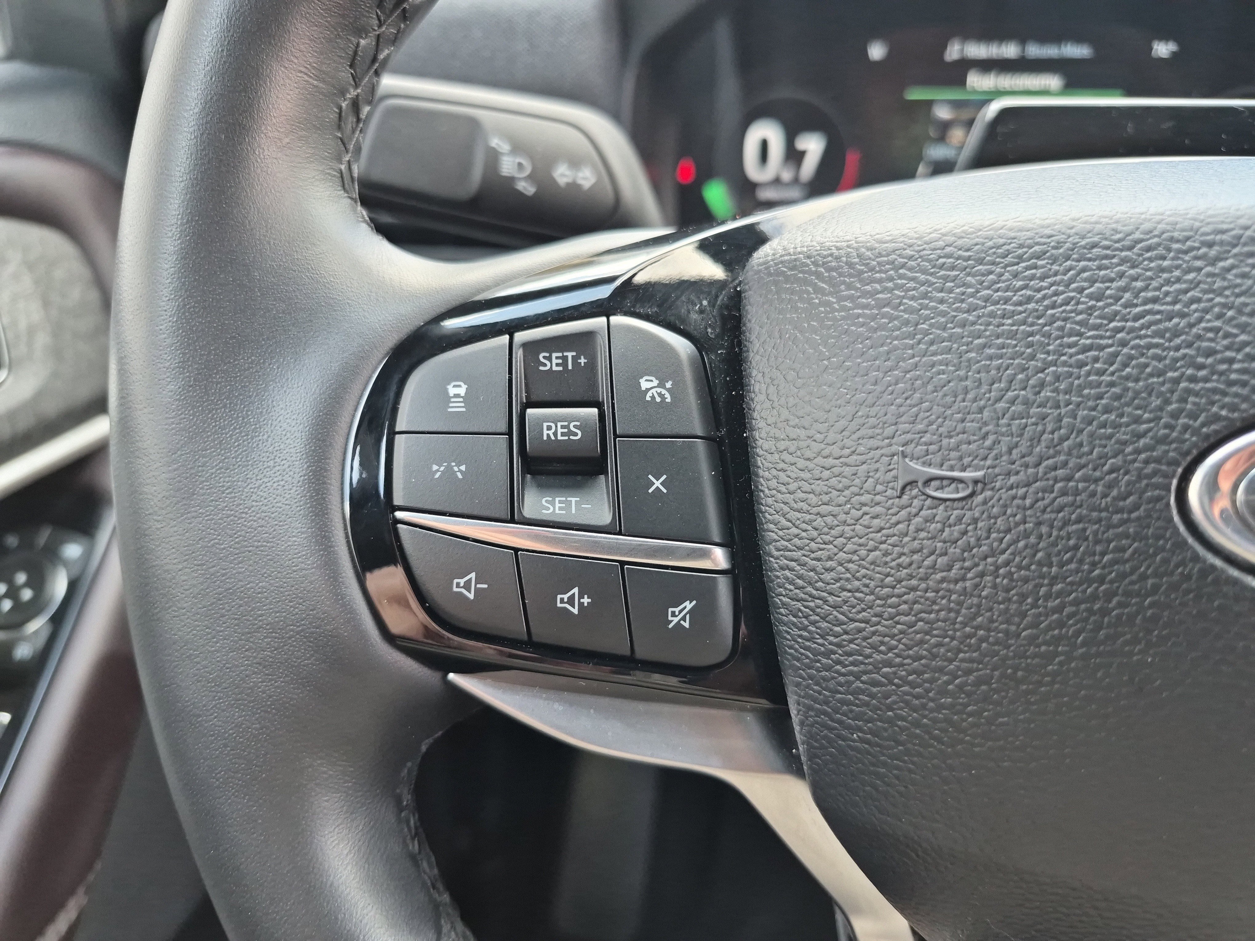 Certified 2025 Ford Explorer Platinum image 27