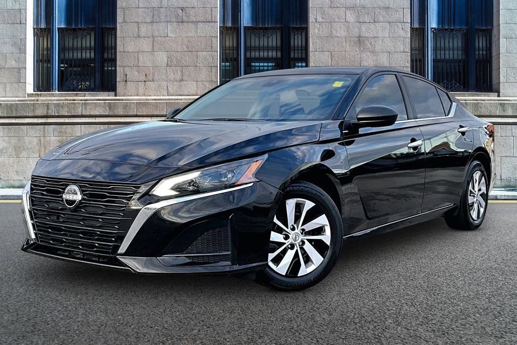 Used 2025 Nissan Altima 2.5 S FWD image 2