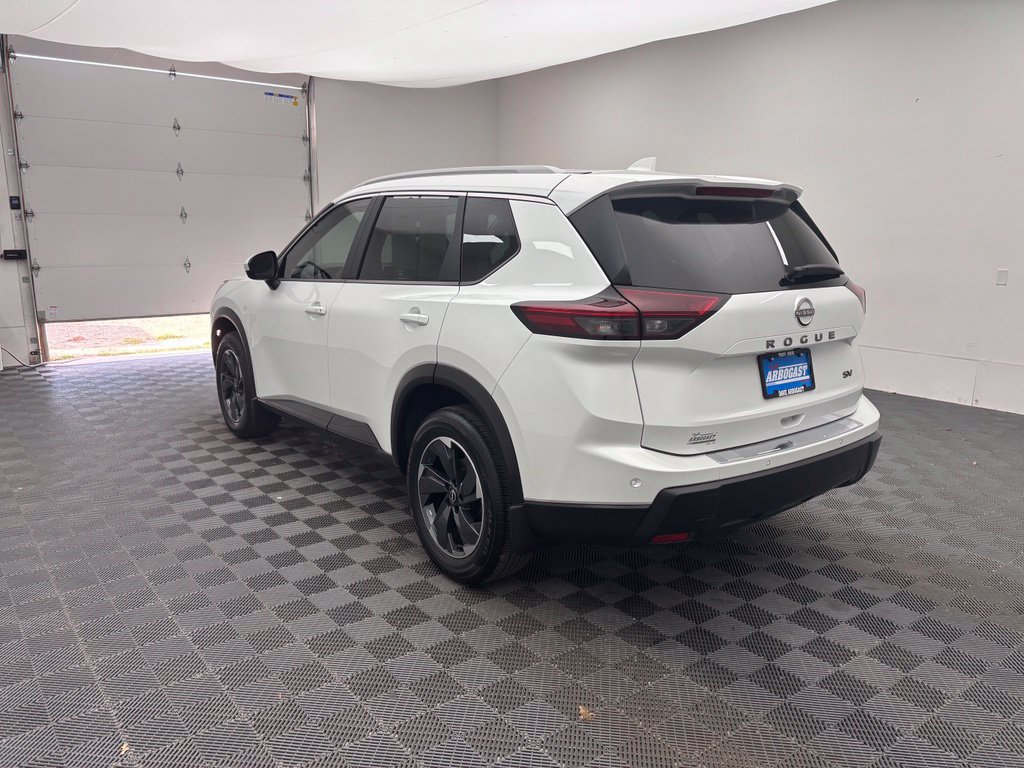 Used 2024 Nissan Rogue SV w/ SV Premium Package FWD image 11