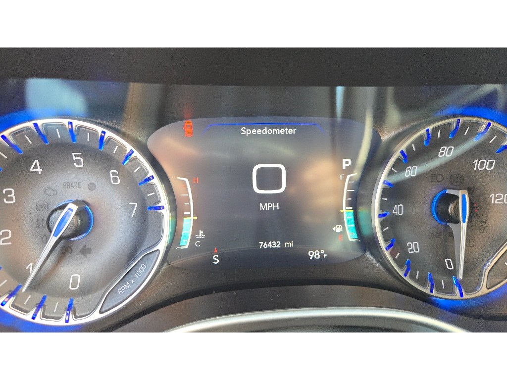 Used 2024 Chrysler Pacifica Touring-L FWD image 36
