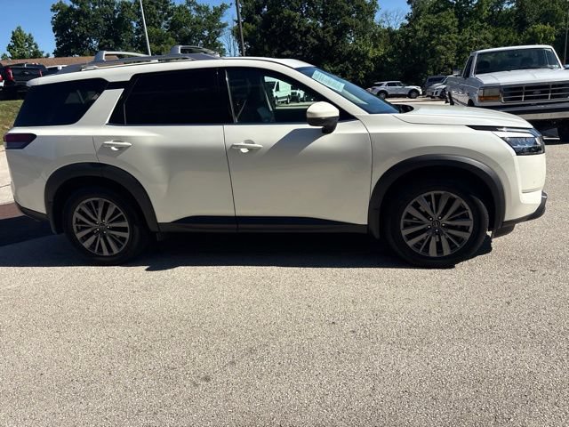 Used 2024 Nissan Pathfinder SL w/ SL Premium Package AWD/4WD image 16
