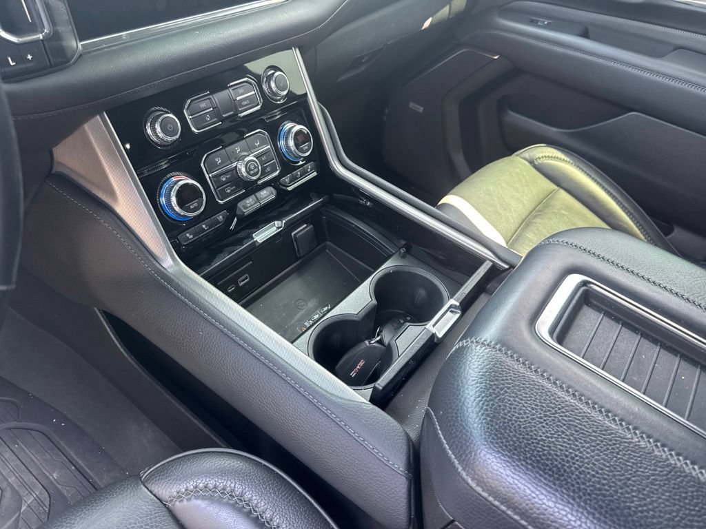 Used 2023 GMC Yukon XL Denali AWD/4WD image 14