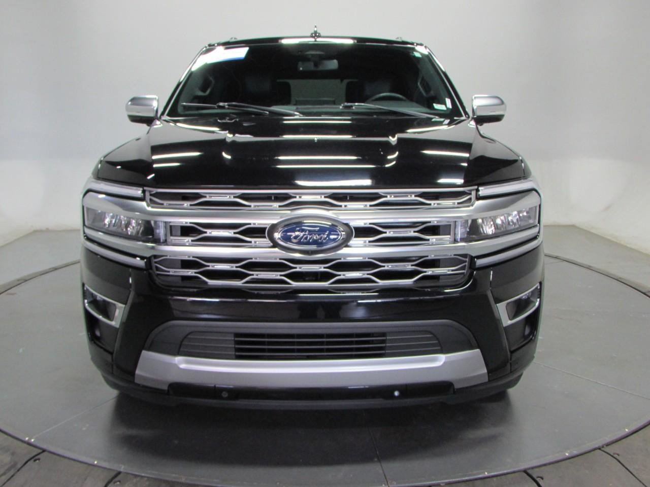Certified 2024 Ford Expedition Platinum AWD/4WD image 2