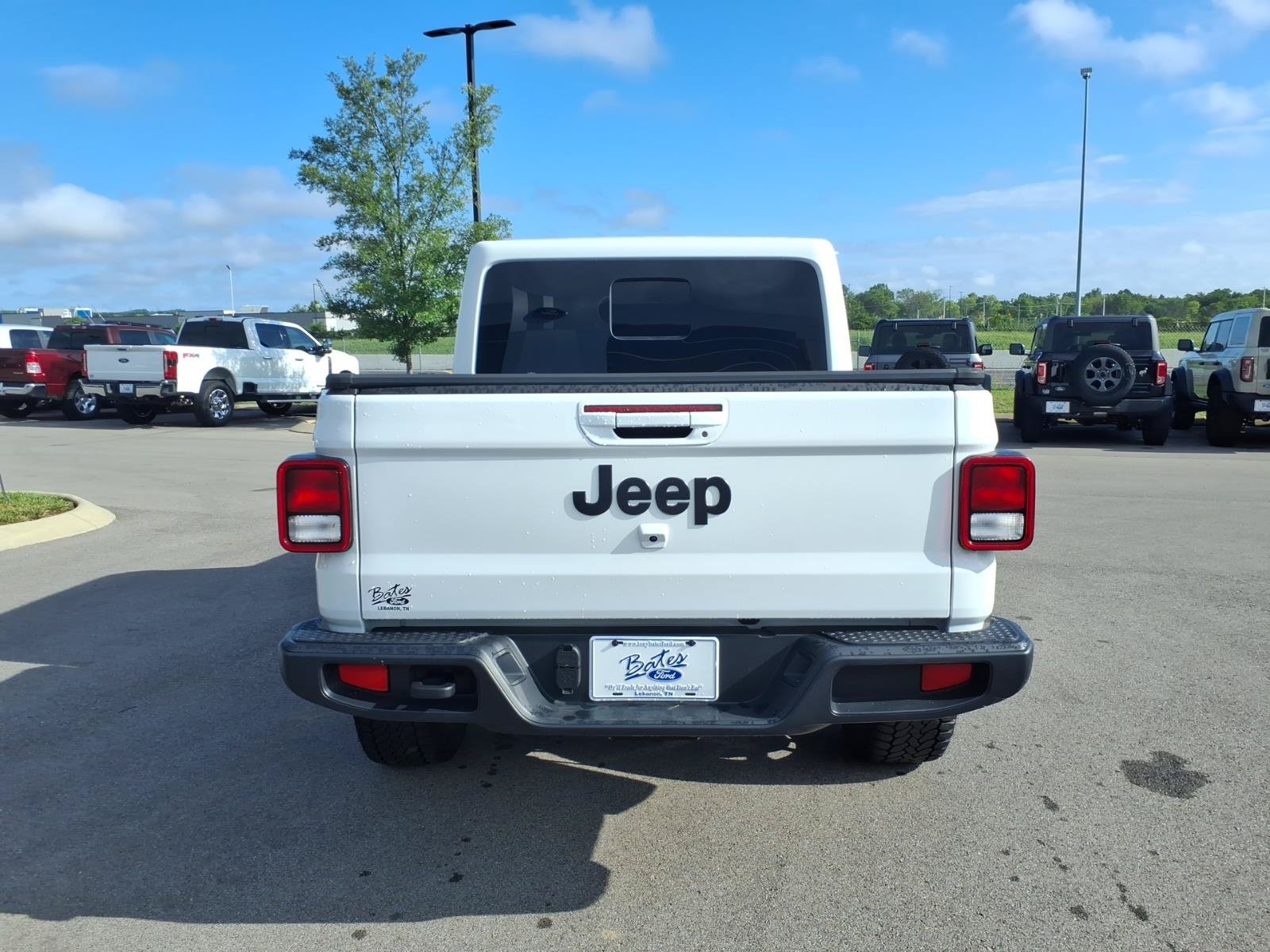 Used 2025 Jeep Gladiator Sport AWD/4WD image 4