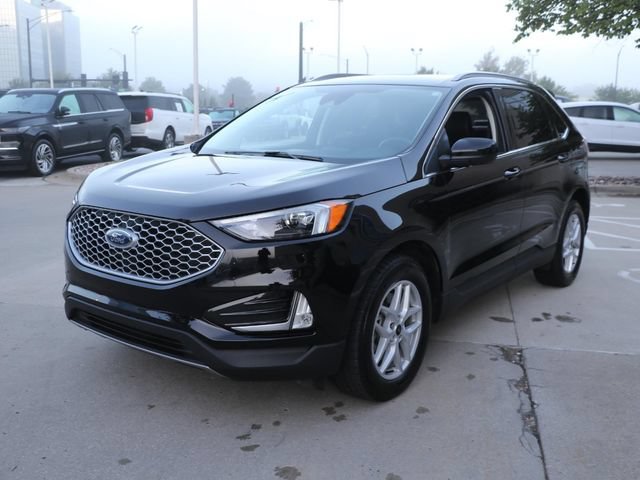 Certified 2024 Ford Edge SEL w/ Convenience Package AWD/4WD image 3
