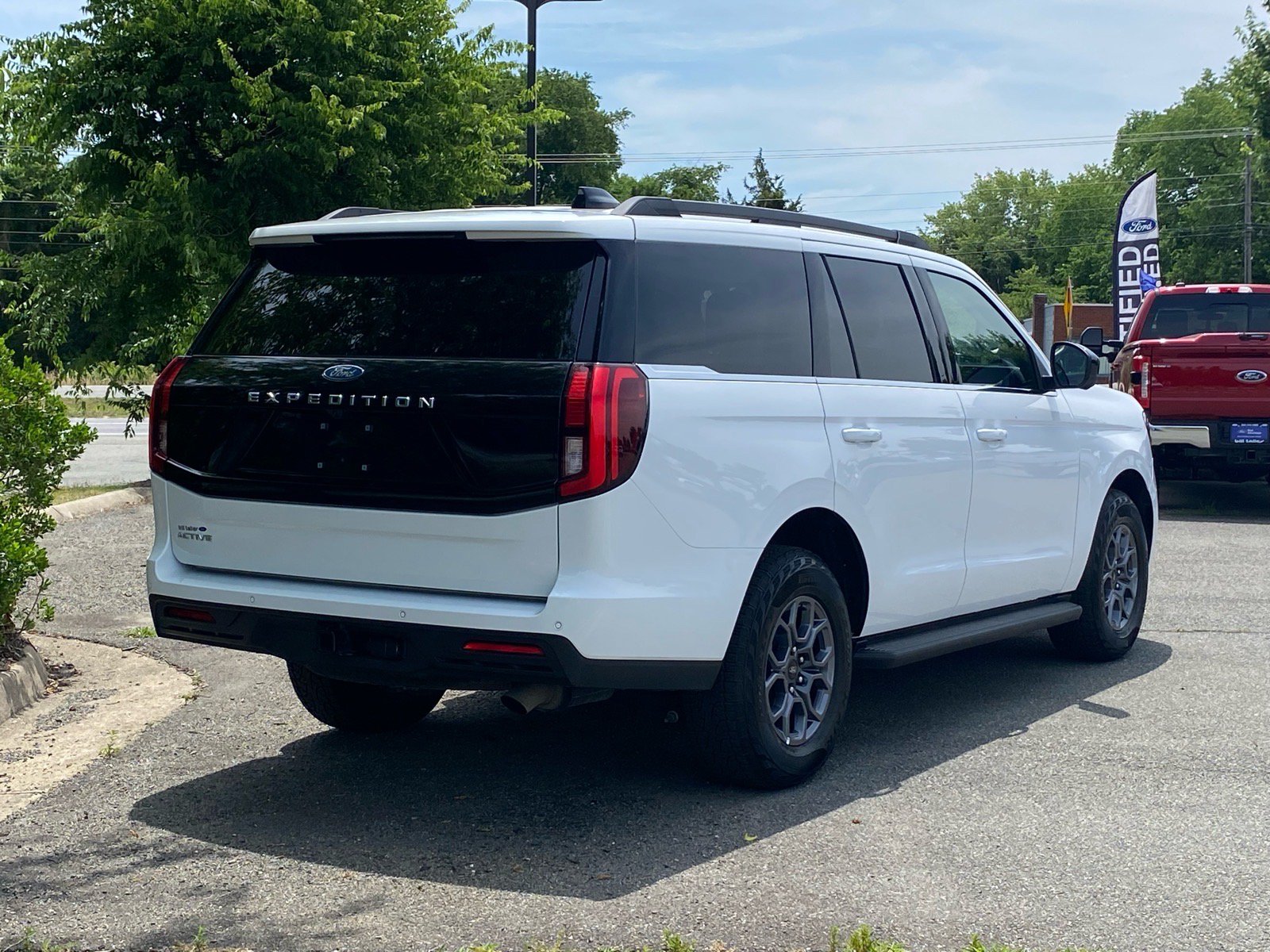 Certified 2025 Ford Expedition Active AWD/4WD image 4