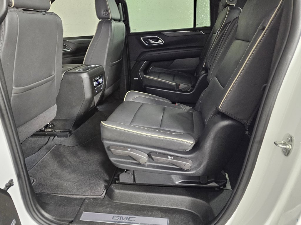 Used 2024 GMC Yukon XL SLT w/ SLT Luxury Package AWD/4WD image 19