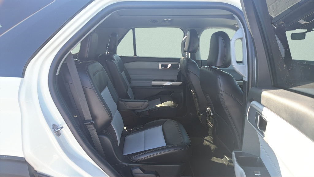 Certified 2024 Ford Explorer XLT w/ Equipment Group 202A AWD/4WD image 30