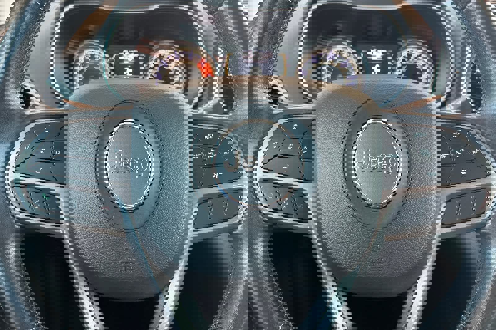 Used 2019 Jeep Cherokee Latitude Plus w/ Comfort/Convenience Group image 23