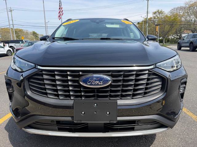 Certified 2025 Ford Escape Platinum AWD/4WD image 2