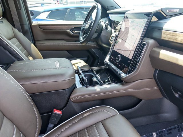 Used 2026 GMC Yukon Denali Ultimate AWD/4WD image 37