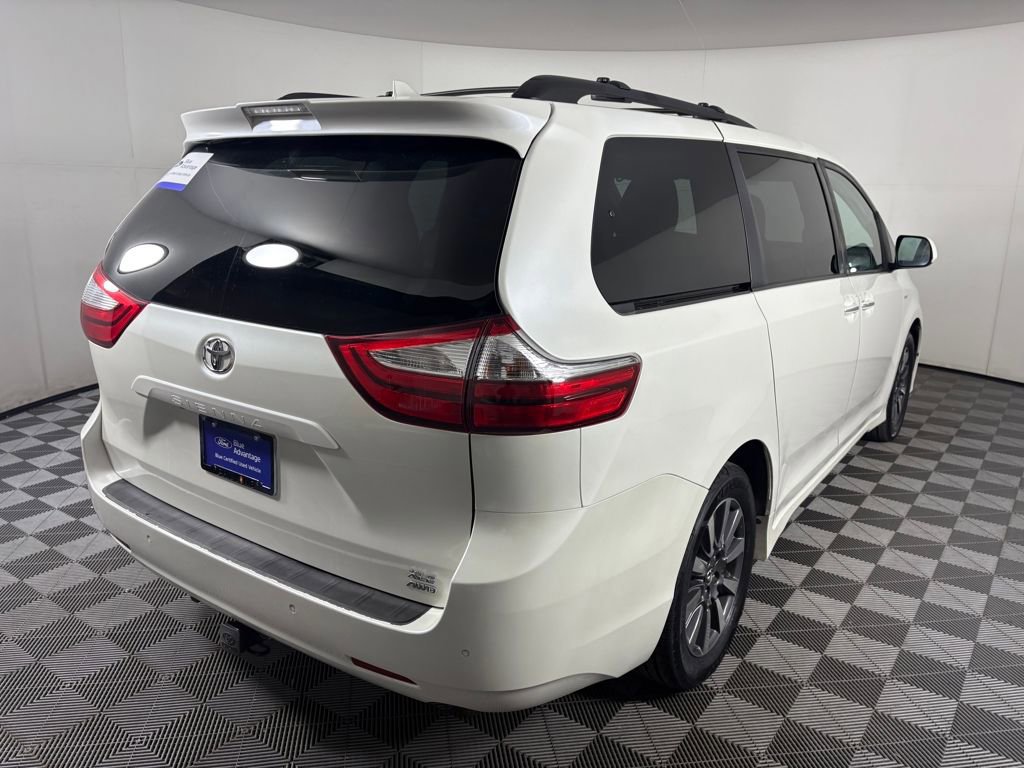 Used 2018 Toyota Sienna XLE w/ XLE Navigation Package image 5