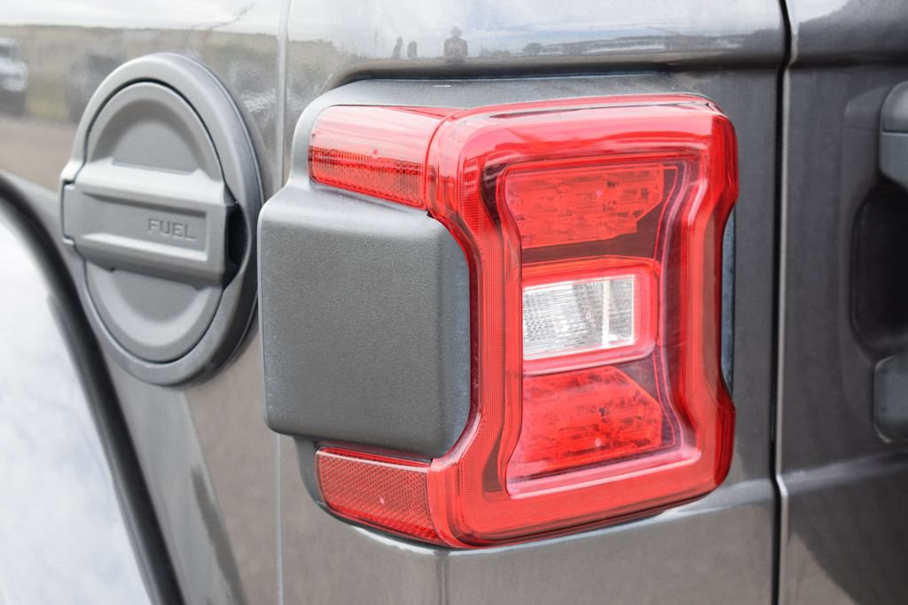 Used 2022 Jeep Wrangler Unlimited Sahara w/ LED Lighting Group AWD/4WD image 11