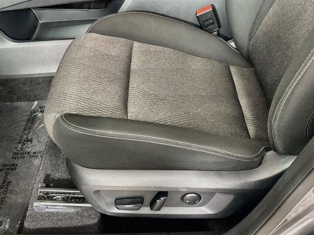Used 2024 Nissan Rogue SV AWD/4WD image 30