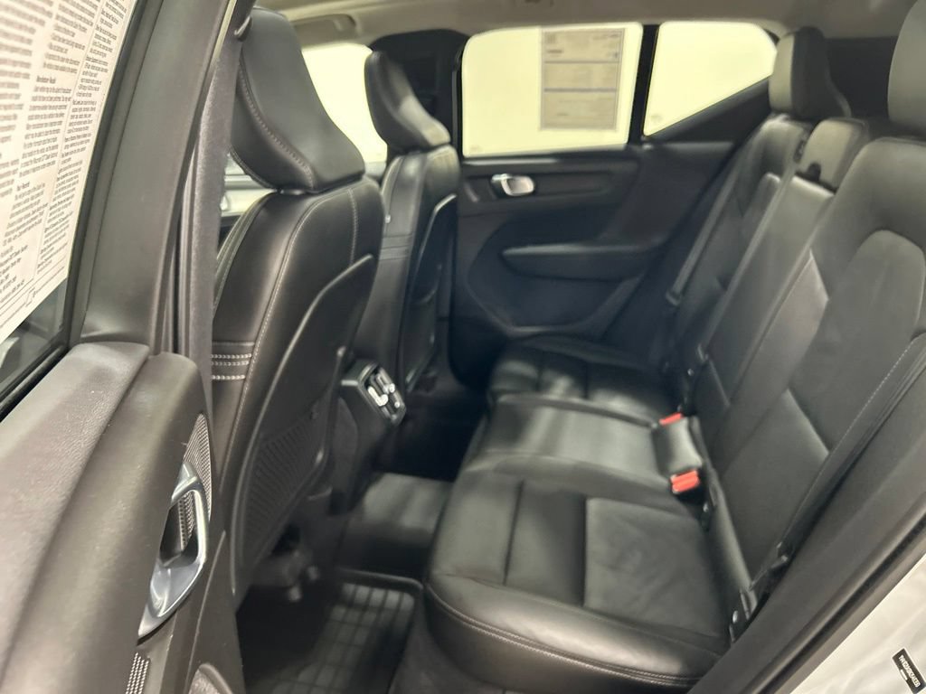 Used 2022 Volvo XC40 T5 Momentum w/ Premium Package AWD/4WD image 26
