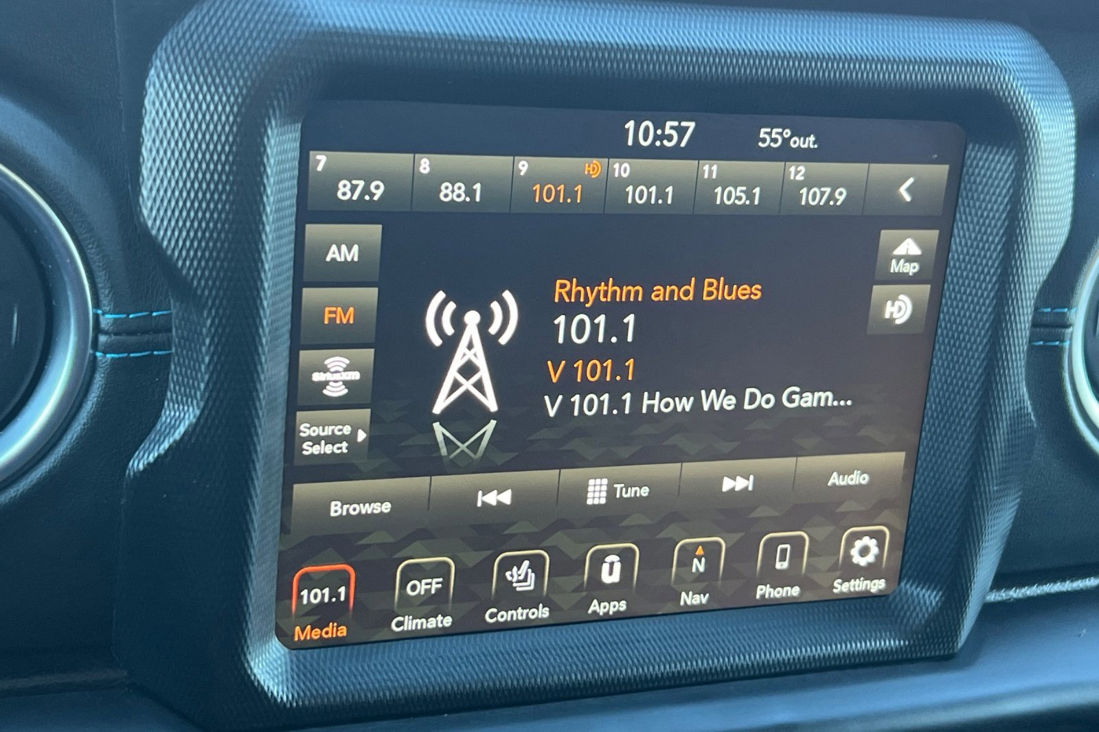 Used 2021 Jeep Wrangler Unlimited Rubicon 4xe w/ Steel Bumper Group image 19