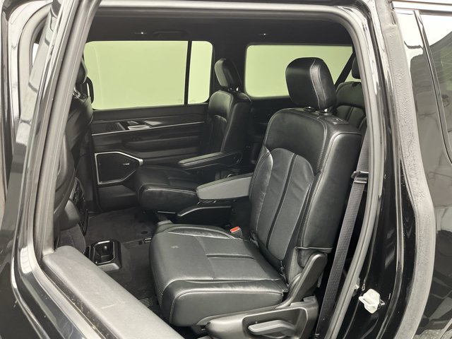 Used 2024 Jeep Wagoneer L Series II AWD/4WD image 12