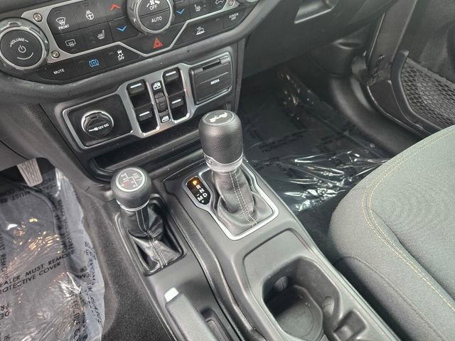 Used 2025 Jeep Wrangler Unlimited Sahara AWD/4WD image 15