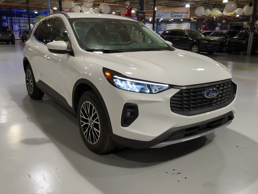 Certified 2025 Ford Escape SE image 10