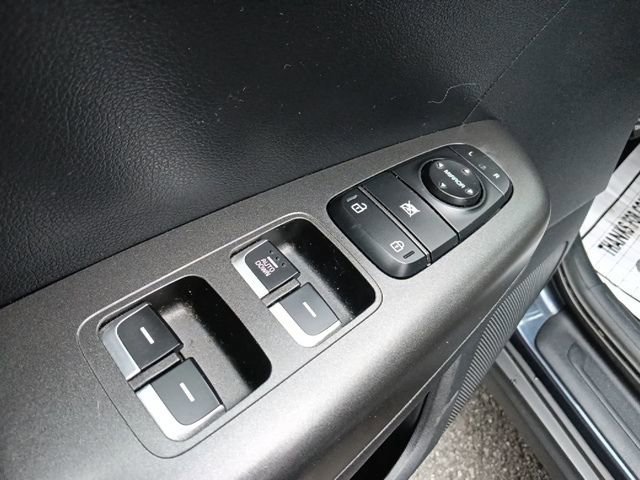 Used 2022 Kia Sportage LX image 12