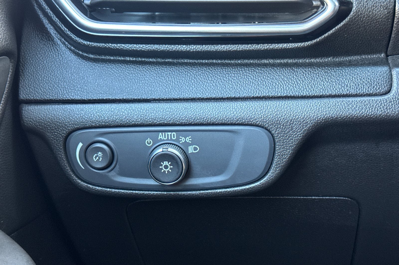 Used 2023 Chevrolet Bolt LT w/ Infotainment Package FWD image 42