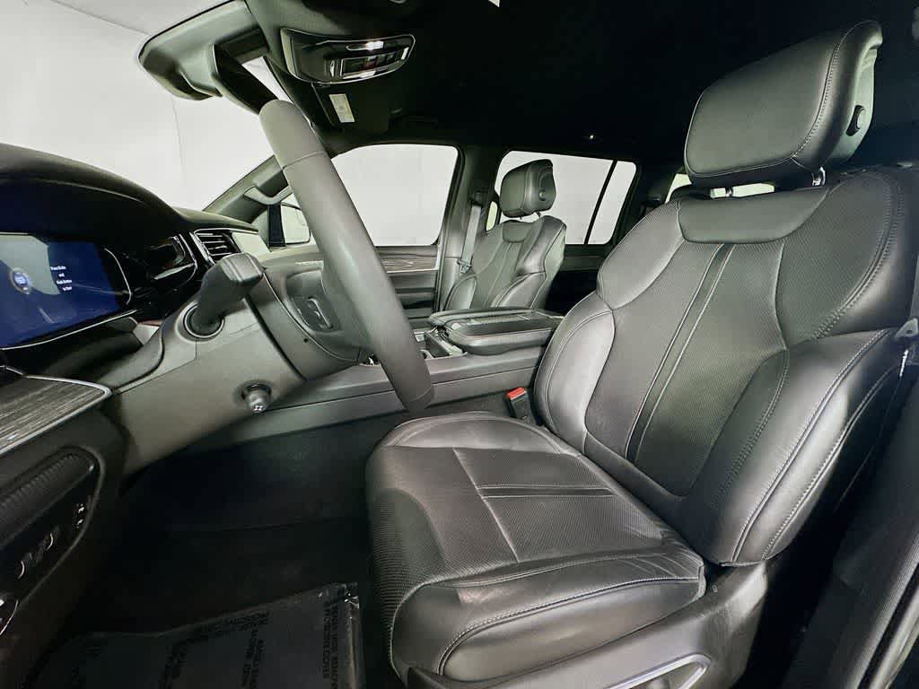 Used 2022 Jeep Wagoneer Series III w/ Flexible Seating Group AWD/4WD image 12