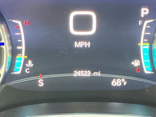 Used 2023 Chrysler Pacifica Limited AWD/4WD image 32