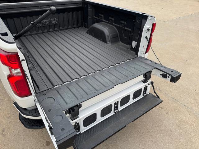 Used 2022 Chevrolet Silverado 1500 High Country w/ High Country Premium Package image 18