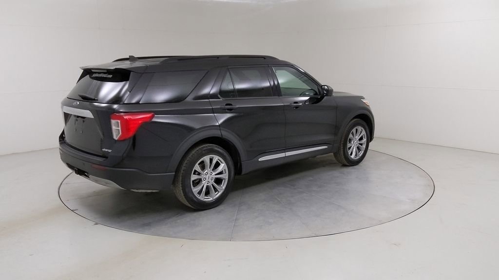 Certified 2023 Ford Explorer XLT w/ Equipment Group 202A image 15