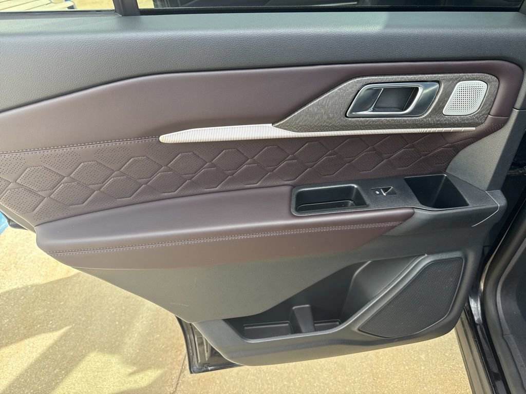 Certified 2025 Ford Explorer Platinum w/ Ultimate Package image 11