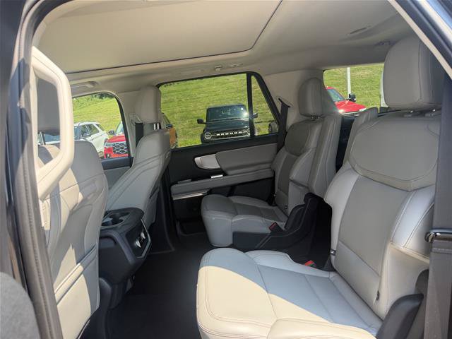 Certified 2025 Ford Expedition Active AWD/4WD image 25