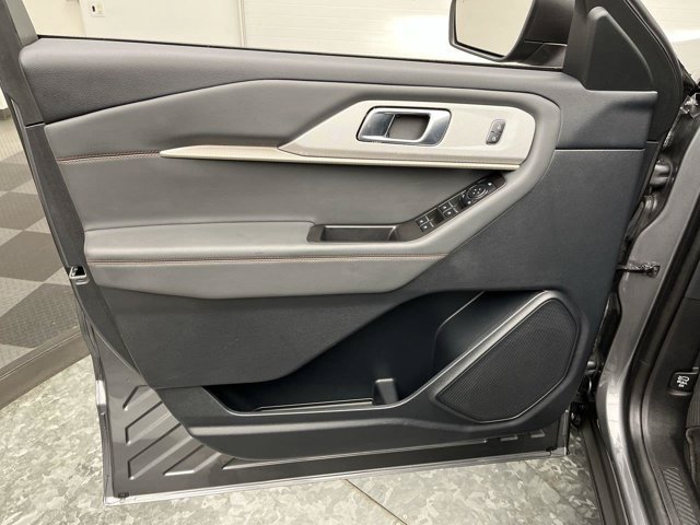 Certified 2025 Ford Explorer Active w/ Active Comfort Package AWD/4WD image 9