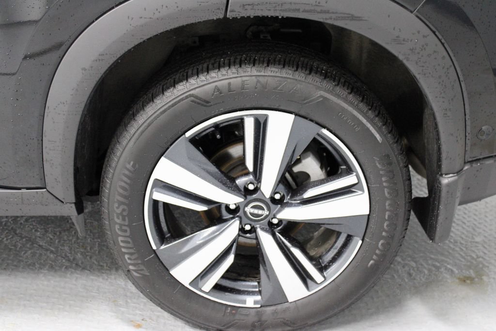 Used 2025 Nissan Rogue SL AWD/4WD image 19