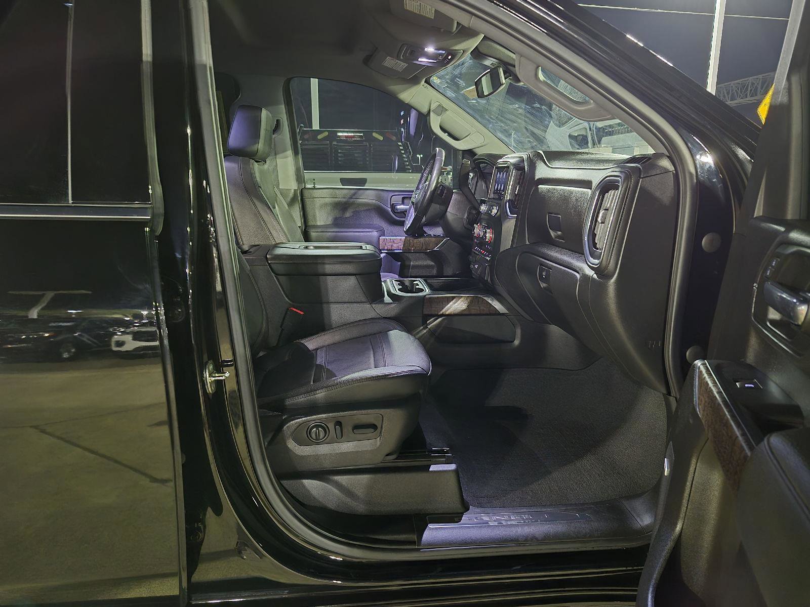 Used 2022 GMC Sierra 3500 Denali image 24