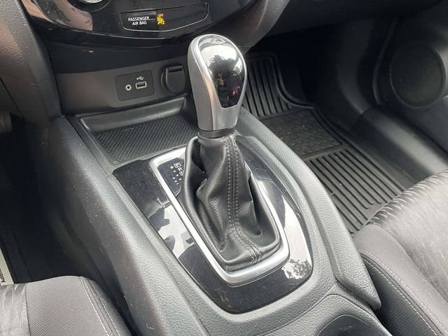 Used 2020 Nissan Rogue SV FWD image 15