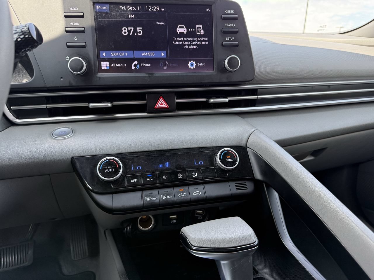 Used 2023 Hyundai Elantra SEL FWD image 15